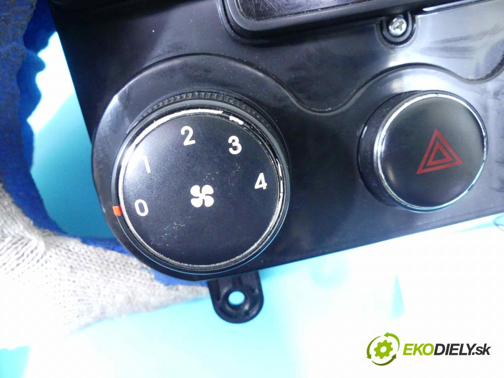 Hyundai I30 I 2007-2012 1.4 16v 109 HP manual 80 kW 1396 cm3 5- panel kúrenia 97250-2LXXX