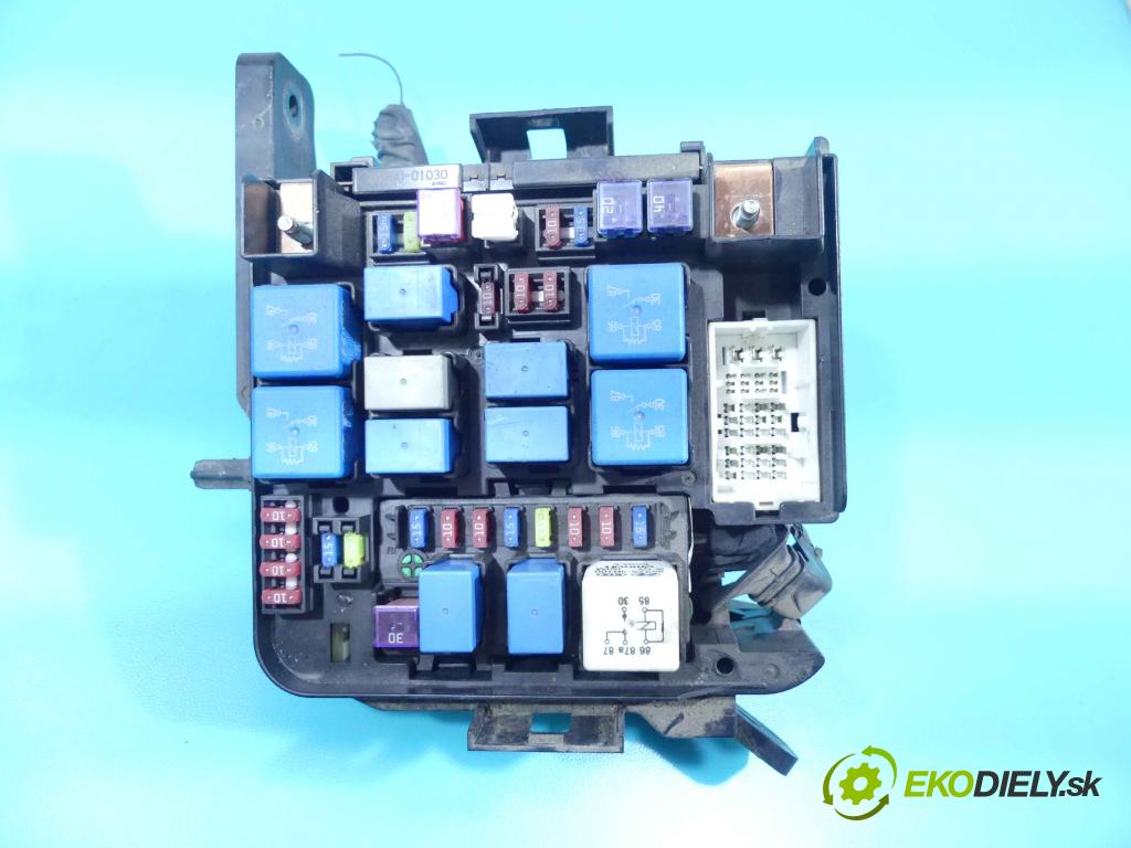 Hyundai I30 I 2007-2012 1.4 16v 109 hp manual 80 kW 1396 cm3 5- skříňka pojistková 91951-0Q000 (Pojistkové skříňky)