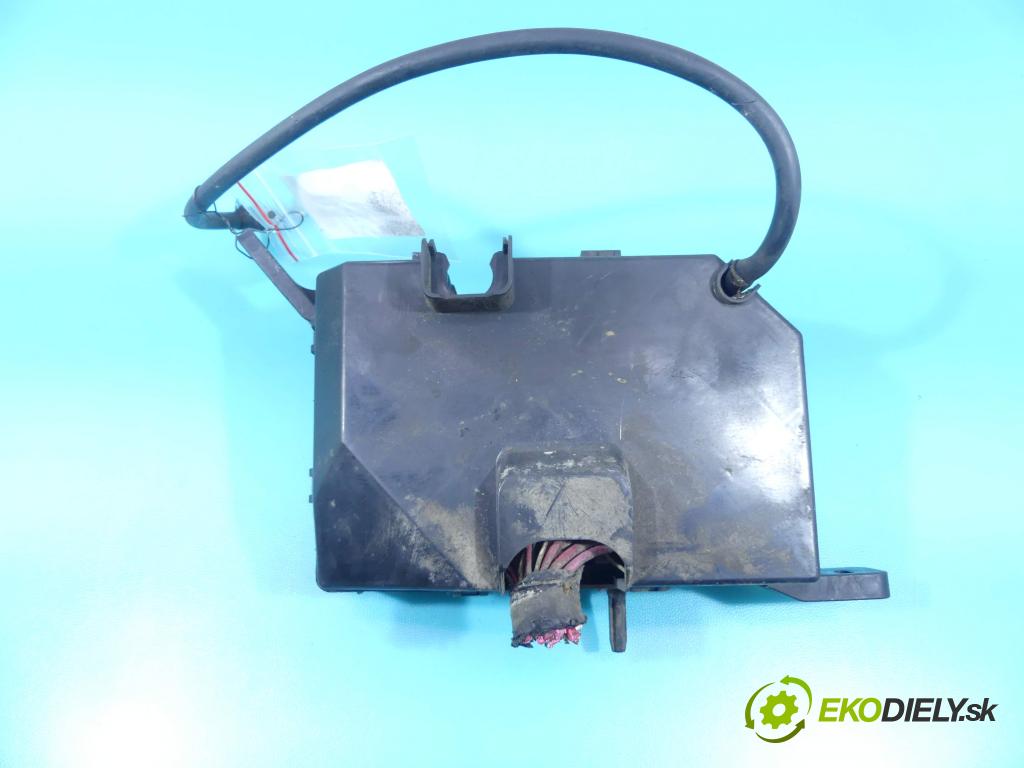 Hyundai Tucson I 2004-2009 2.0 crdi 113 hp manual 83 kW 1991 cm3 5- skříňka pojistková 91213-2E120 (Pojistkové skříňky)