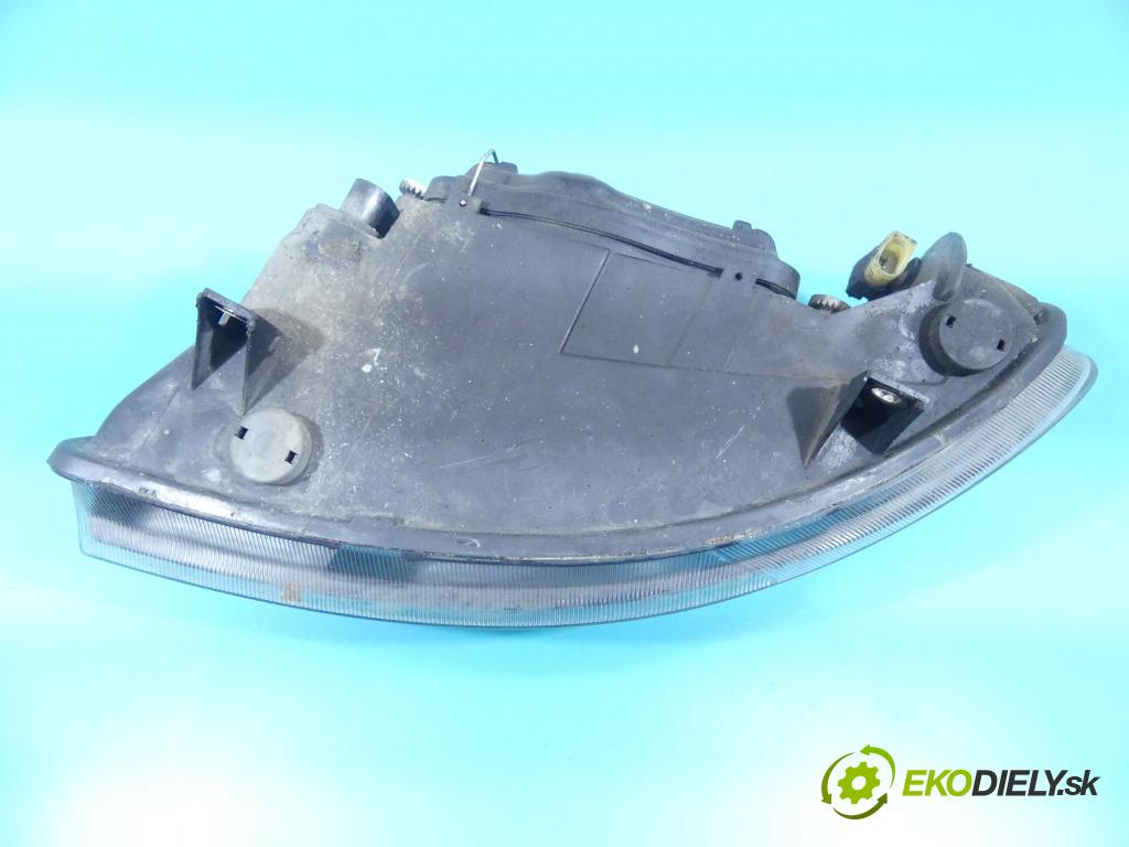 Seat Toledo II 1998-2004 1.9 tdi 110 HP manual 81 kW 1896 cm3 4- Reflektor: pravý  (Pravé)