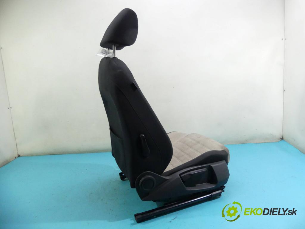 Vw Passat CC 2008-2016 2.0 tdi 170 hp automatic 125 kW 1968 cm3 4- Sedadlo pravý  (Sedačky, sedadla)