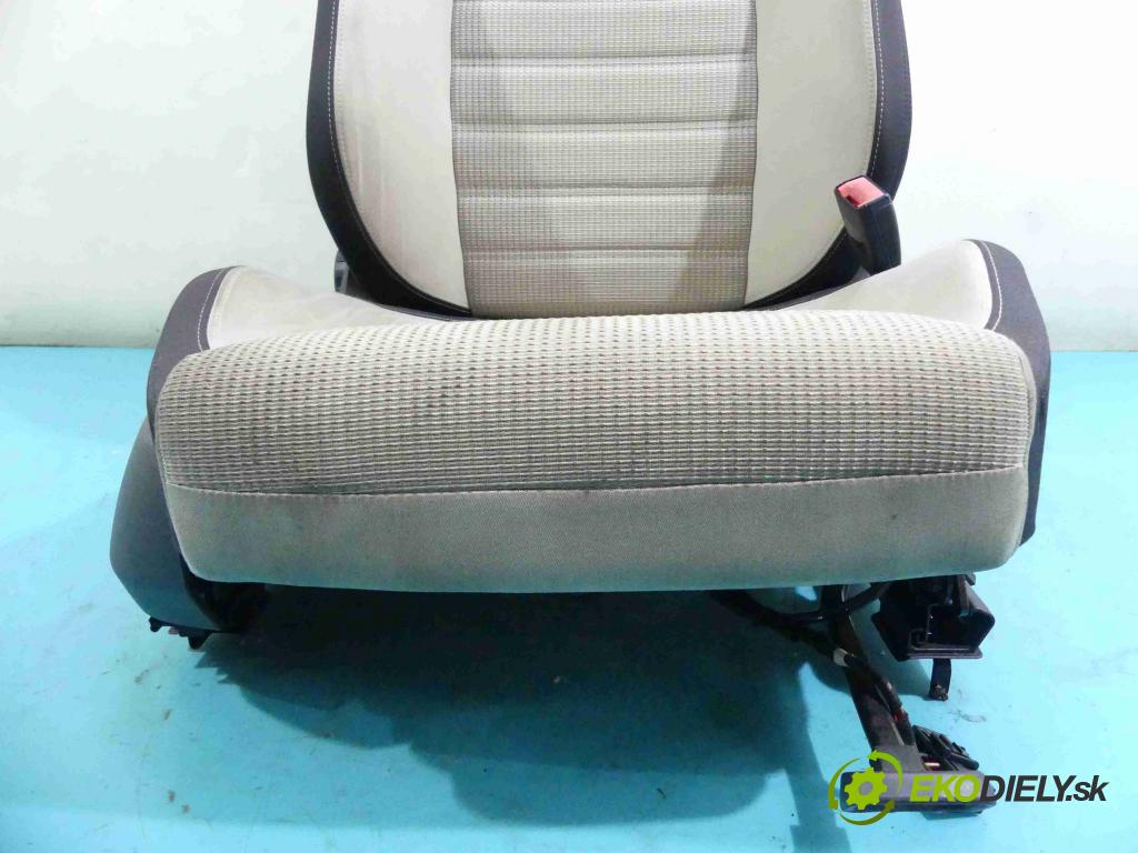 Vw Passat CC 2008-2016 2.0 tdi 170 hp automatic 125 kW 1968 cm3 4- Sedadlo pravý  (Sedačky, sedadla)