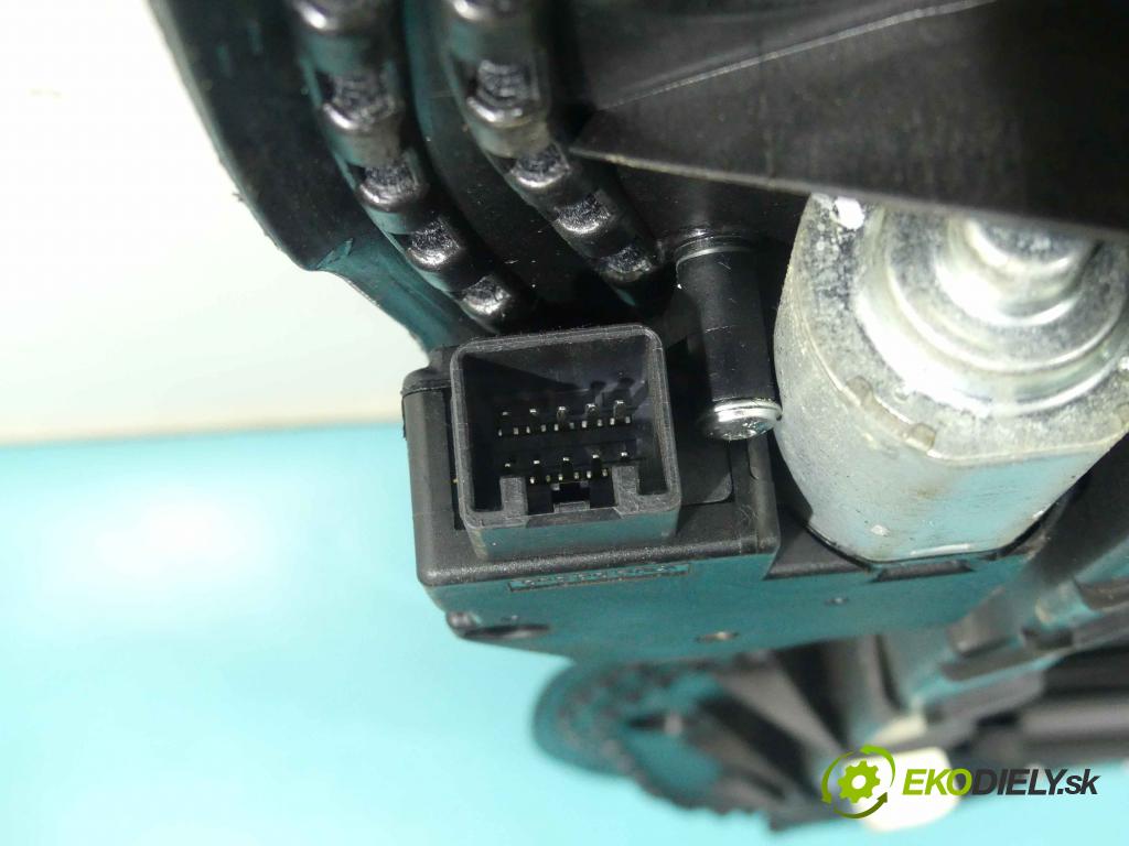 Land rover Range Rover sport I L320 3.0 D V6 245KM automatic 180 kW 2993 cm3 5- Střešní okno: AH32-500B48-AA (Okna karoserie)