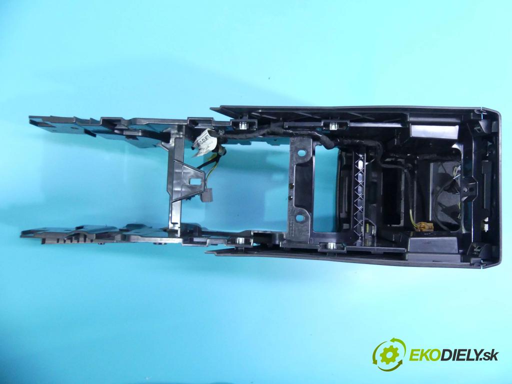 Land rover Discovery Sport 2014-2019 L550 2.0 td 150 HP manual 110 kW 1999 cm3 5- operadlo 16A2326CB9 (Lakťové opierky)