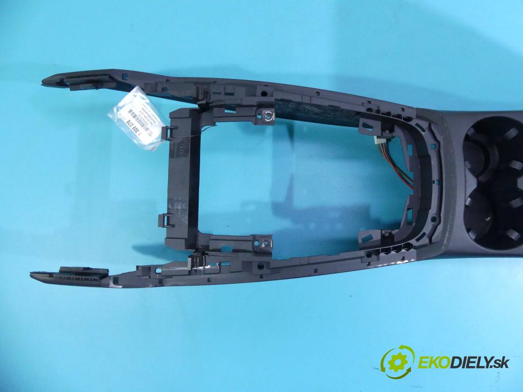 Audi Q5 2008-2016 2.0 tdi 170 HP automatic 125 kW 1968 cm3 5- operadlo 8R0864981 (Lakťové opierky)