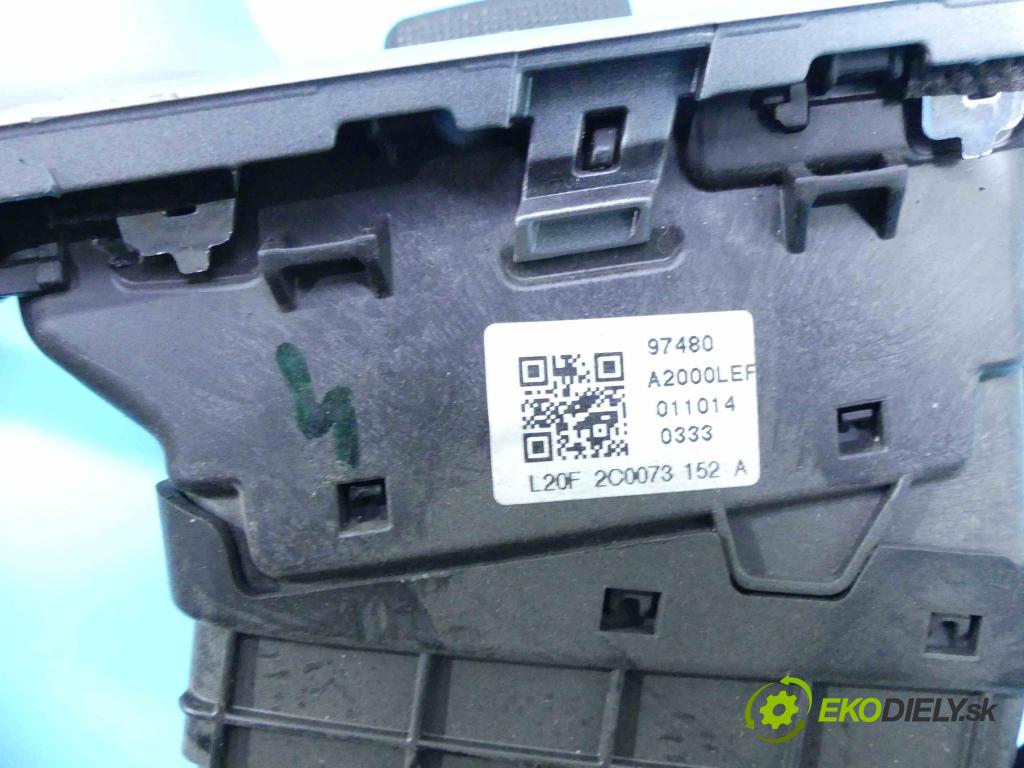 Kia Ceed II 2012-2018 1.6 crdi 128 HP manual 94 kW 1582 cm3 5- Mřížka: kúrenia stredová 84832-A2000WK (Mriežky kúrenia (fukáre))