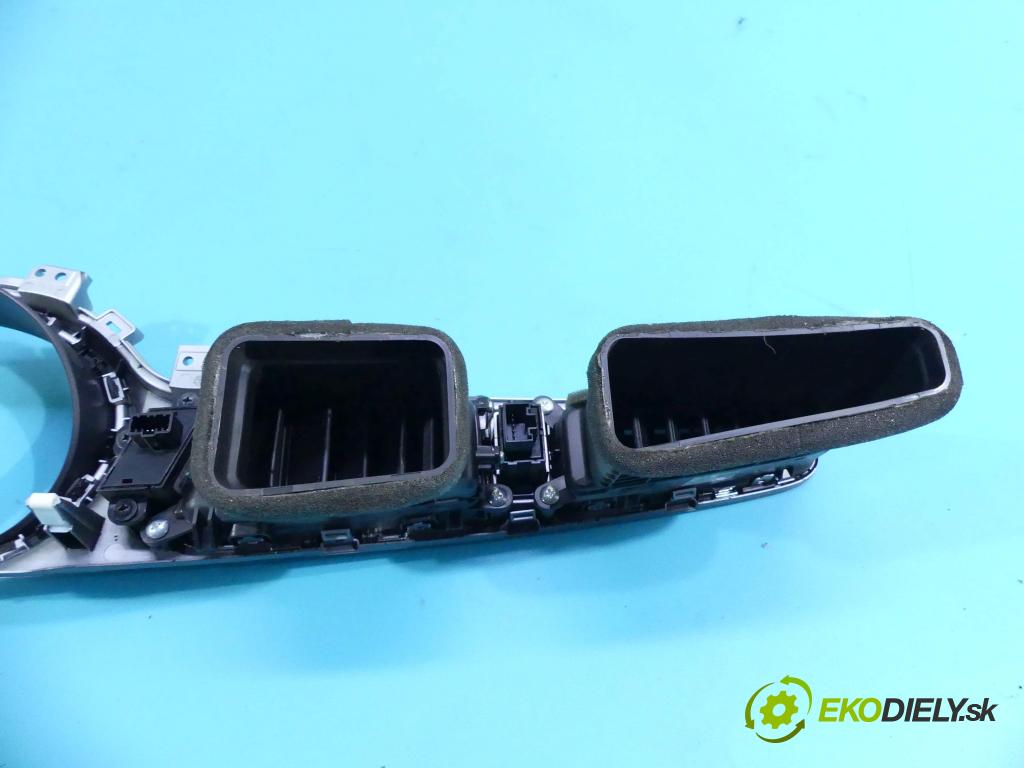 Kia Ceed II 2012-2018 1.6 crdi 128 HP manual 94 kW 1582 cm3 5- Mřížka: kúrenia stredová 84832-A2000WK (Mriežky kúrenia (fukáre))