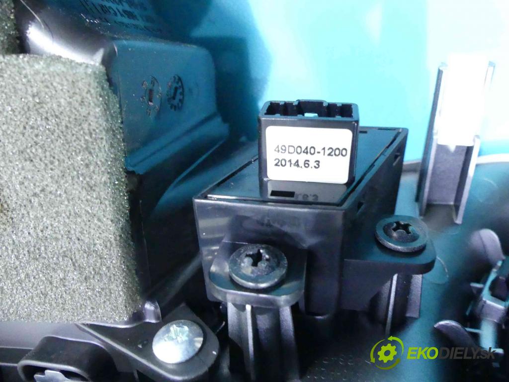 Kia Ceed II 2012-2018 1.6 crdi 128 HP manual 94 kW 1582 cm3 5- Mřížka: kúrenia stredová 84832-A2000WK (Mriežky kúrenia (fukáre))