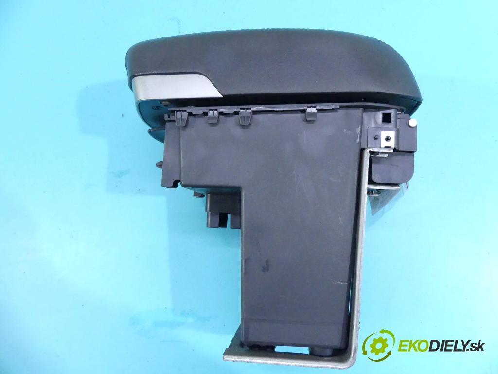 Hyundai Ix35 2.0 16v 163 HP manual 120 kW 1998 cm3 5- operadlo  (Lakťové opierky)