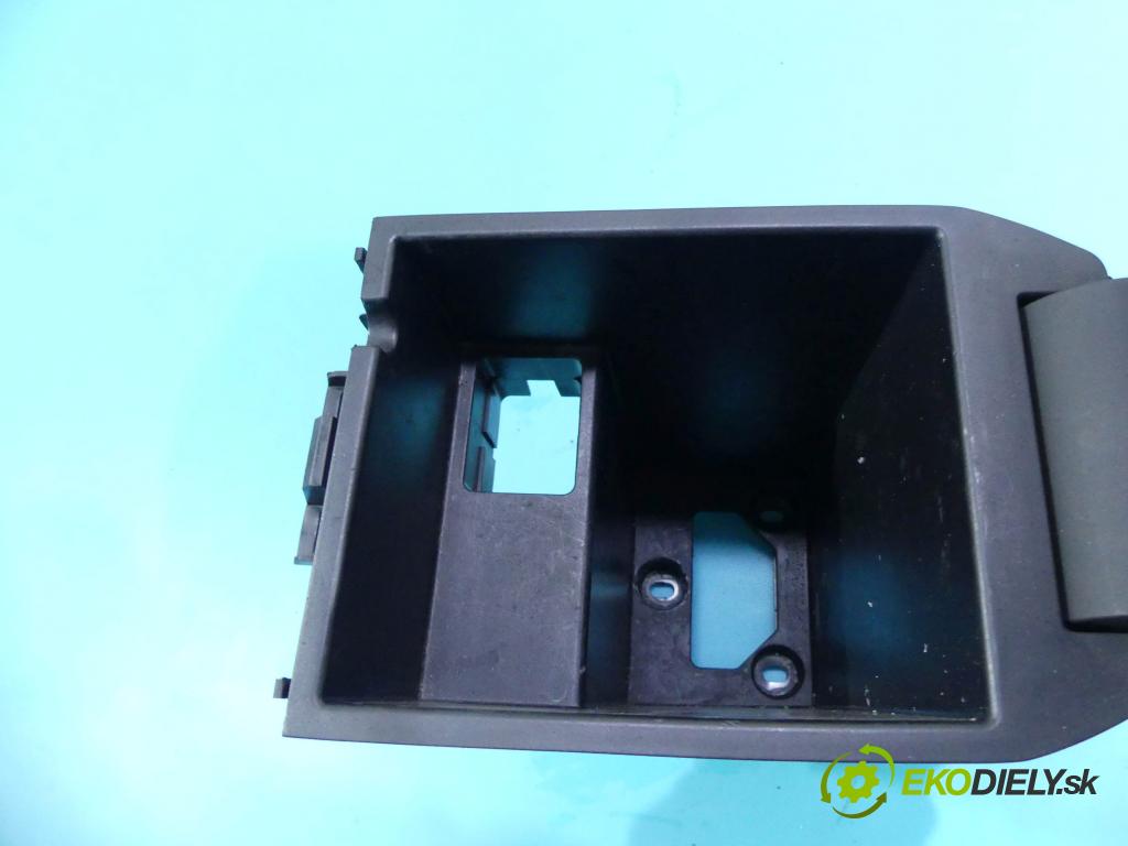 Hyundai Ix35 2.0 16v 163 HP manual 120 kW 1998 cm3 5- operadlo  (Lakťové opierky)