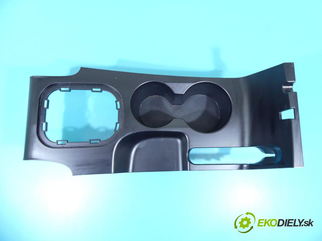 Hyundai Ix35 2.0 16v 163 HP manual 120 kW 1998 cm3 5- Rukojeť: na nápoje: 84652-2Y000 (Úchyty, držiaky na nápoje)