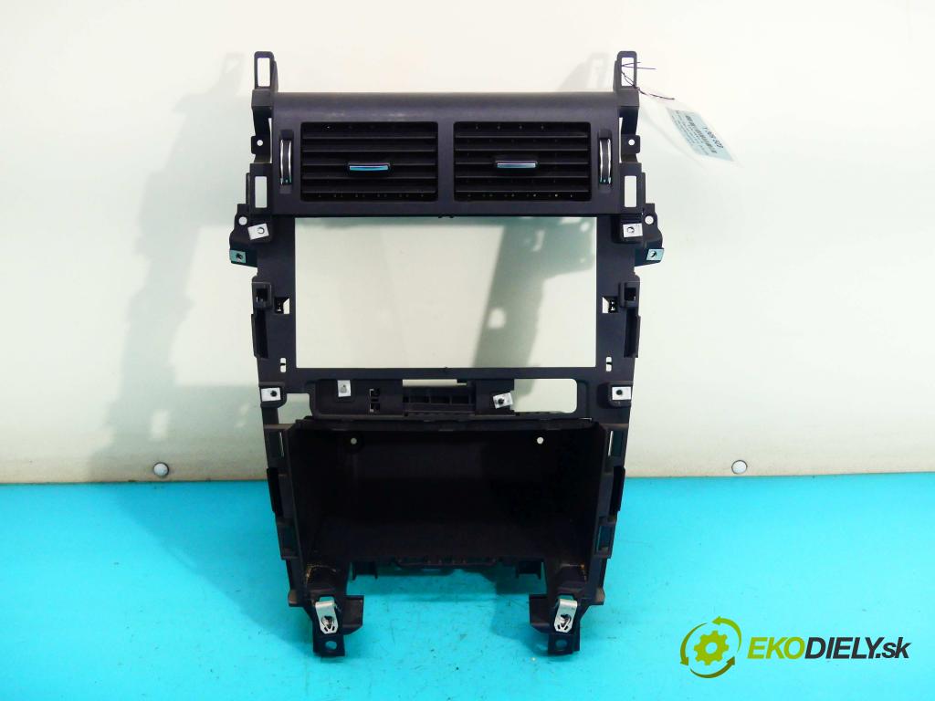 Land rover Discovery Sport 2014-2019 L550 2.0 td 150 HP manual 110 kW 1999 cm3 5- Mřížka: kúrenia stredová FK72-04634-AG (Mriežky kúrenia (fukáre))