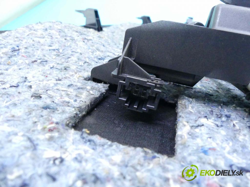 Vw Passat CC 2008-2016 2.0 tdi 170 HP automatic 125 kW 1968 cm3 4- zadná 3C8861325 (Pláta zadné)