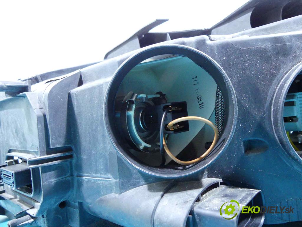 Vw Passat CC 2008-2016 2.0 tdi 170 HP automatic 125 kW 1968 cm3 4- Reflektor: pravý 0301239282 (Pravé)