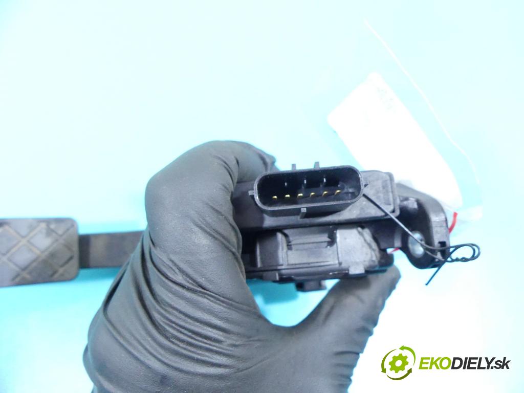 Audi Q5 2008-2016 2.0 tdi 170 HP automatic 125 kW 1968 cm3 5- pedále 8K1723523A (Pedále)