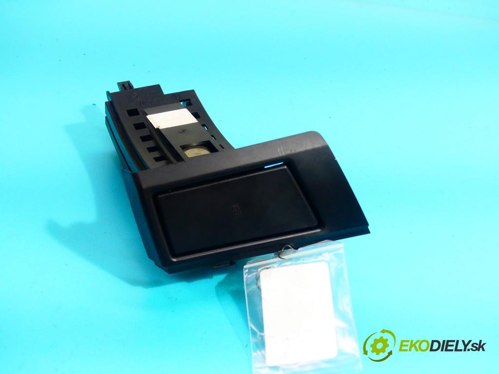 Bmw X3 E83 2003-2010 3.0d 204 HP automatic 150 kW 2993 cm3 5- Rukojeť: na nápoje: 5116-3418358 (Úchyty, držiaky na nápoje)