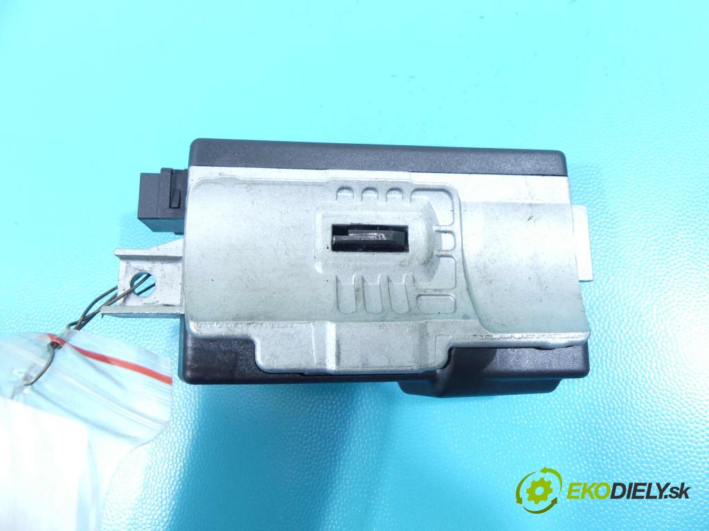 Audi Q5 2008-2016 2.0 tdi 170 HP automatic 125 kW 1968 cm3 5- Blokáda: řízení: 8K0905852D (Ostatné)