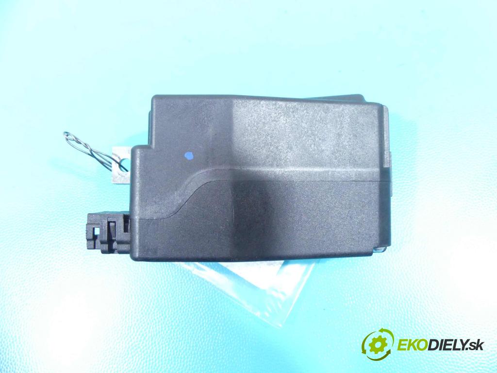 Audi Q5 2008-2016 2.0 tdi 170 HP automatic 125 kW 1968 cm3 5- Blokáda: řízení: 8K0905852D (Ostatné)