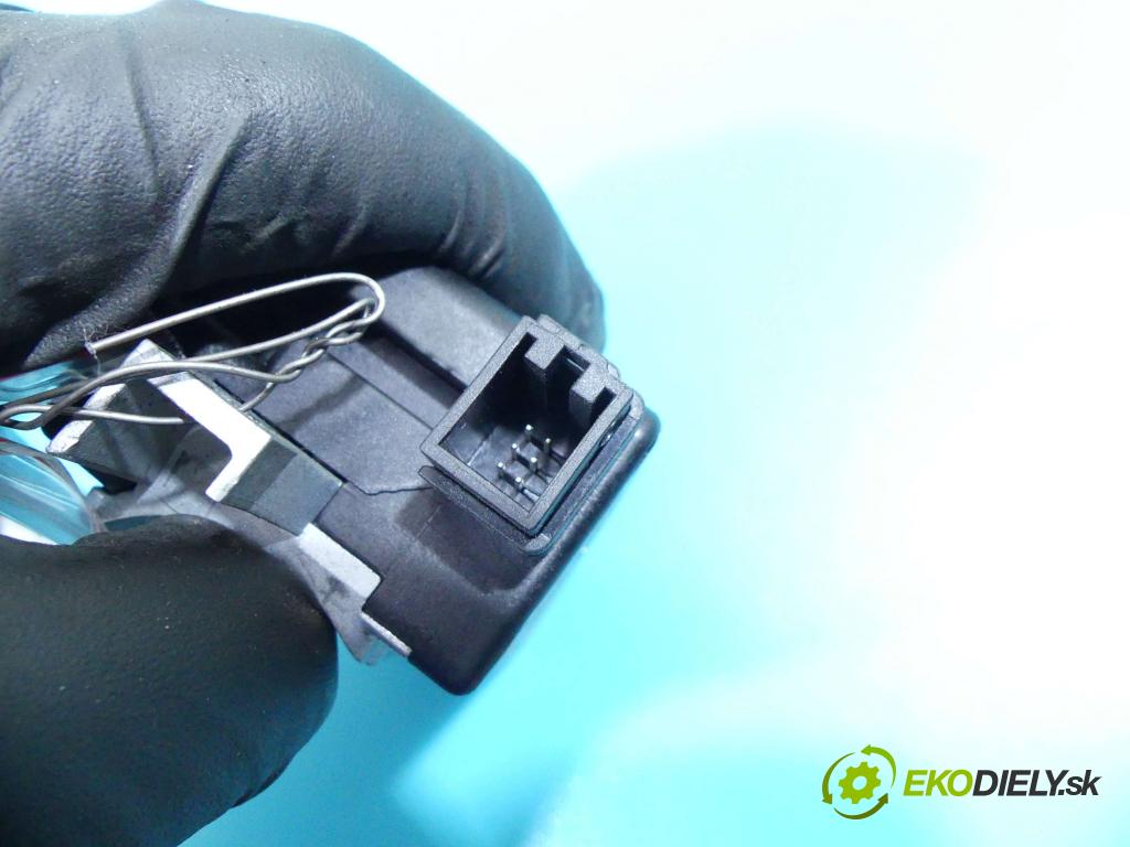 Audi Q5 2008-2016 2.0 tdi 170 HP automatic 125 kW 1968 cm3 5- Blokáda: řízení: 8K0905852D (Ostatné)