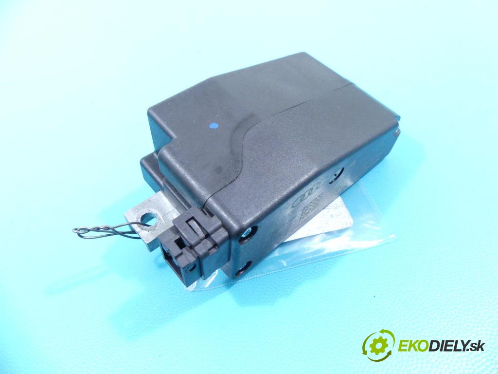 Audi Q5 2008-2016 2.0 tdi 170 HP automatic 125 kW 1968 cm3 5- Blokáda: řízení: 8K0905852D (Ostatné)