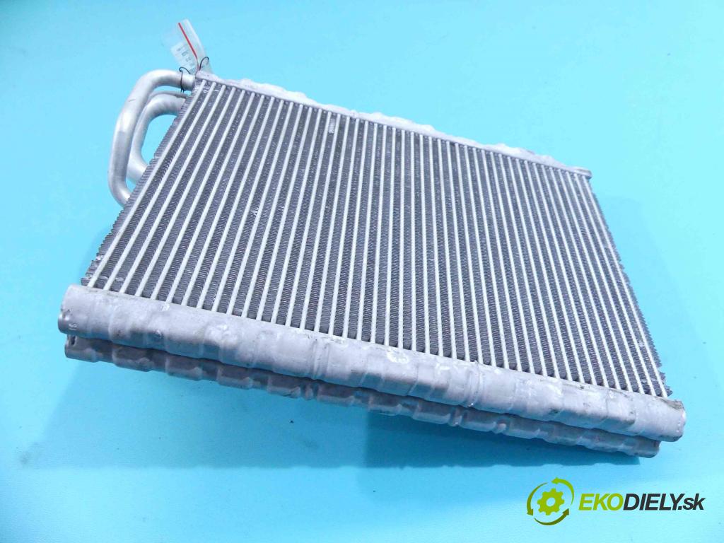 Audi Q5 2008-2016 2.0 tdi 170 hp automatic 125 kW 1968 cm3 5- radiátor H1392009 (Radiátory topení)