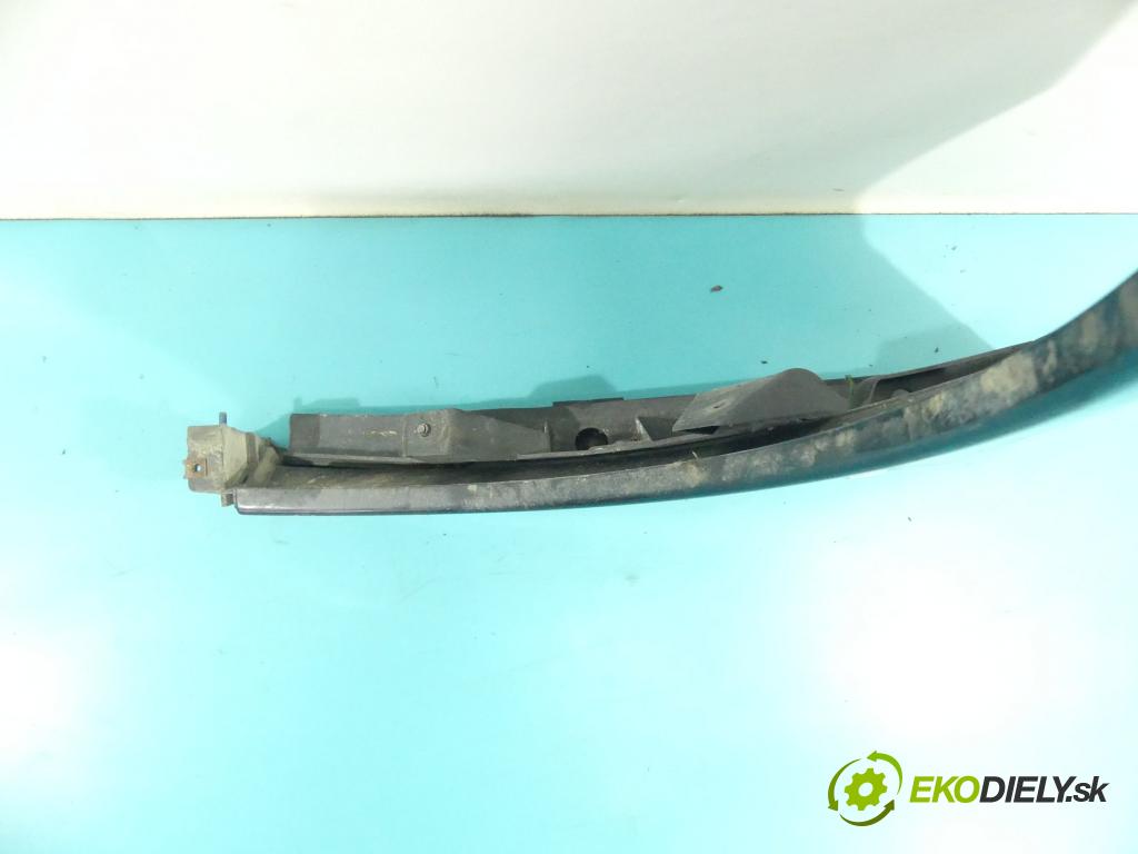 Audi A2 1.4 tdi 75 hp manual 55 kW 1422 cm3 5- blatnik přední levý 8Z0854729