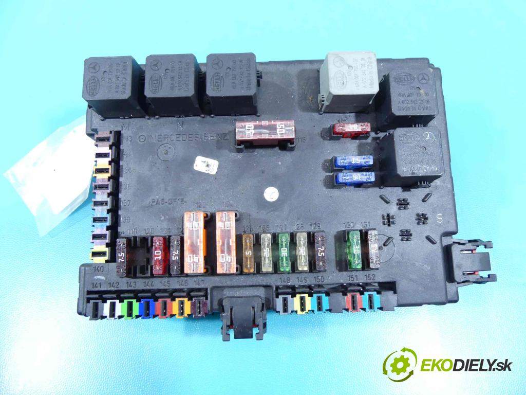Mercedes S W221 2005-2013 2.1 cdi 204 hp automatic 150 kW 2143 cm3 4- skříňka pojistková A2219067000 (Pojistkové skříňky)