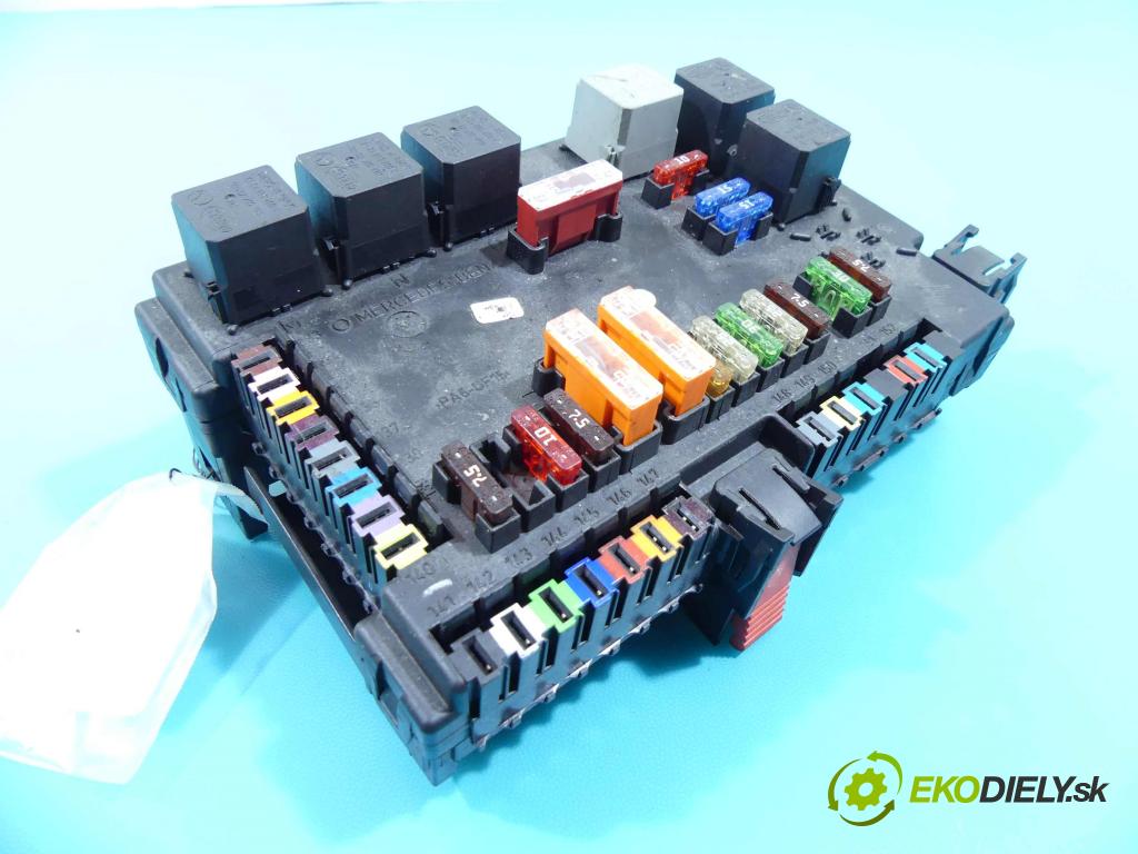 Mercedes S W221 2005-2013 2.1 cdi 204 hp automatic 150 kW 2143 cm3 4- skříňka pojistková A2219067000 (Pojistkové skříňky)