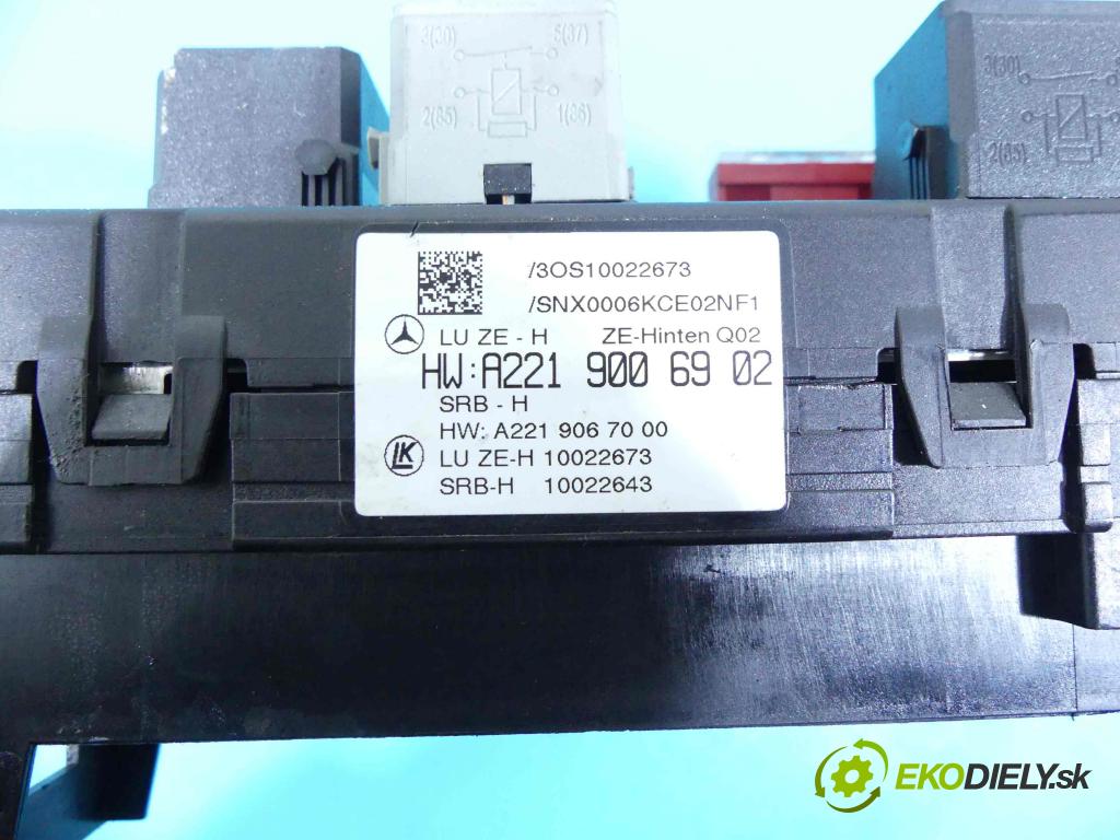 Mercedes S W221 2005-2013 2.1 cdi 204 hp automatic 150 kW 2143 cm3 4- skříňka pojistková A2219067000 (Pojistkové skříňky)