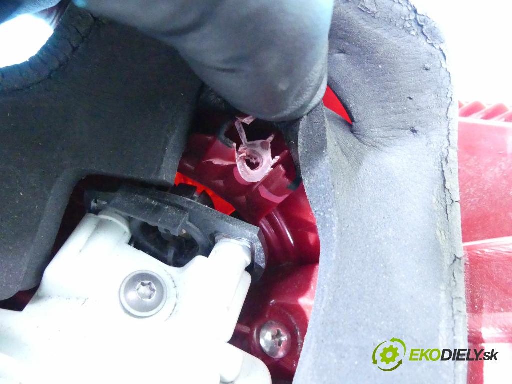 Mercedes S W221 2005-2013 2.2 cdi 204 hp automatic 150 kW 2143 cm3 4- světlo zadní levé A2218200577 (Klika dveří ostatní)