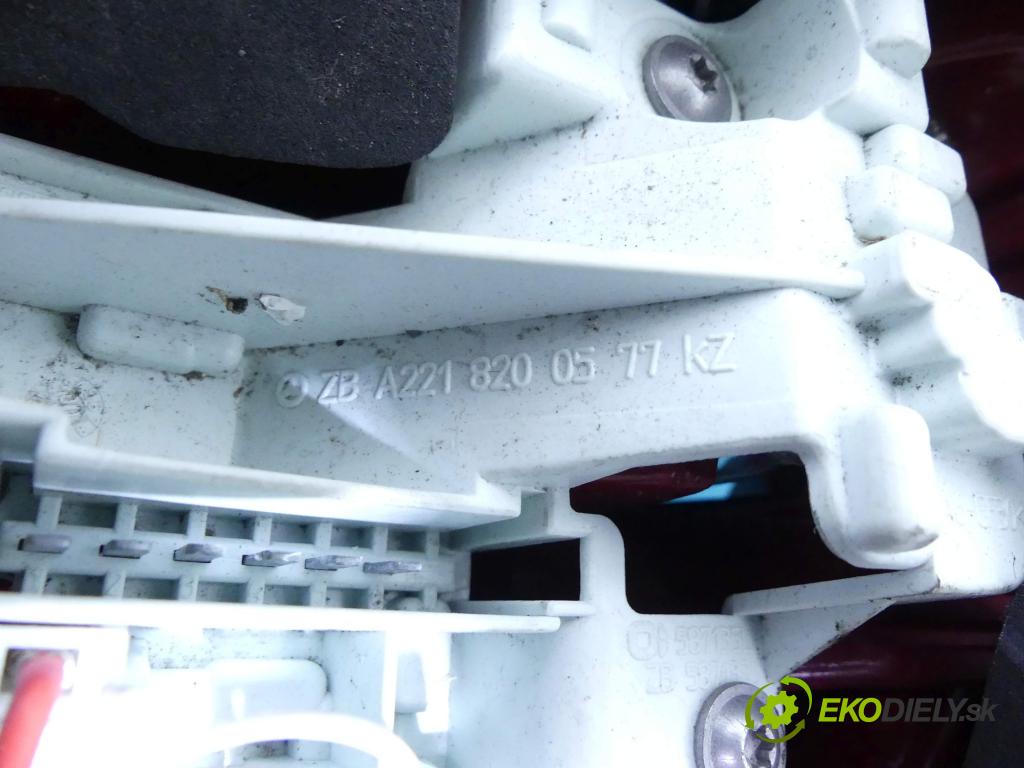 Mercedes S W221 2005-2013 2.2 cdi 204 hp automatic 150 kW 2143 cm3 4- světlo zadní levé A2218200577 (Klika dveří ostatní)