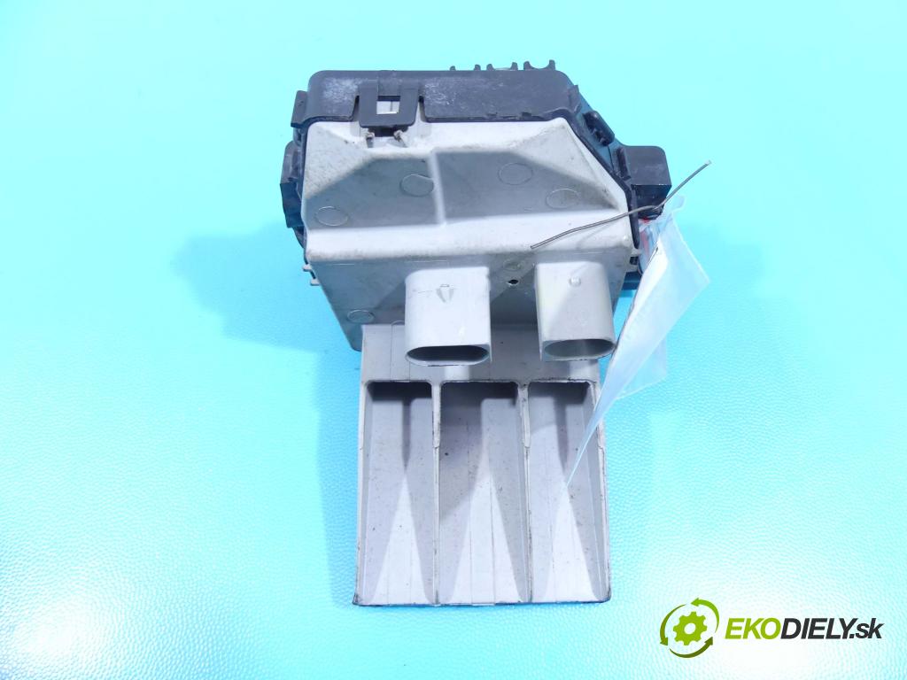 Mercedes S W221 2005-2013 2.1 cdi 204 hp automatic 150 kW 2143 cm3 4- skříňka pojistková A2215406850 (Pojistkové skříňky)