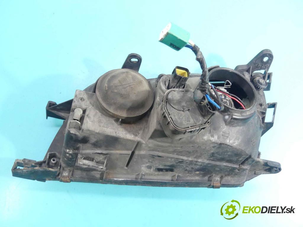 Toyota Avensis I T22 1997-2003 2.0 D4D 110 HP manual 81 kW 1995 cm3 5- Reflektor: pravý  (Pravé)