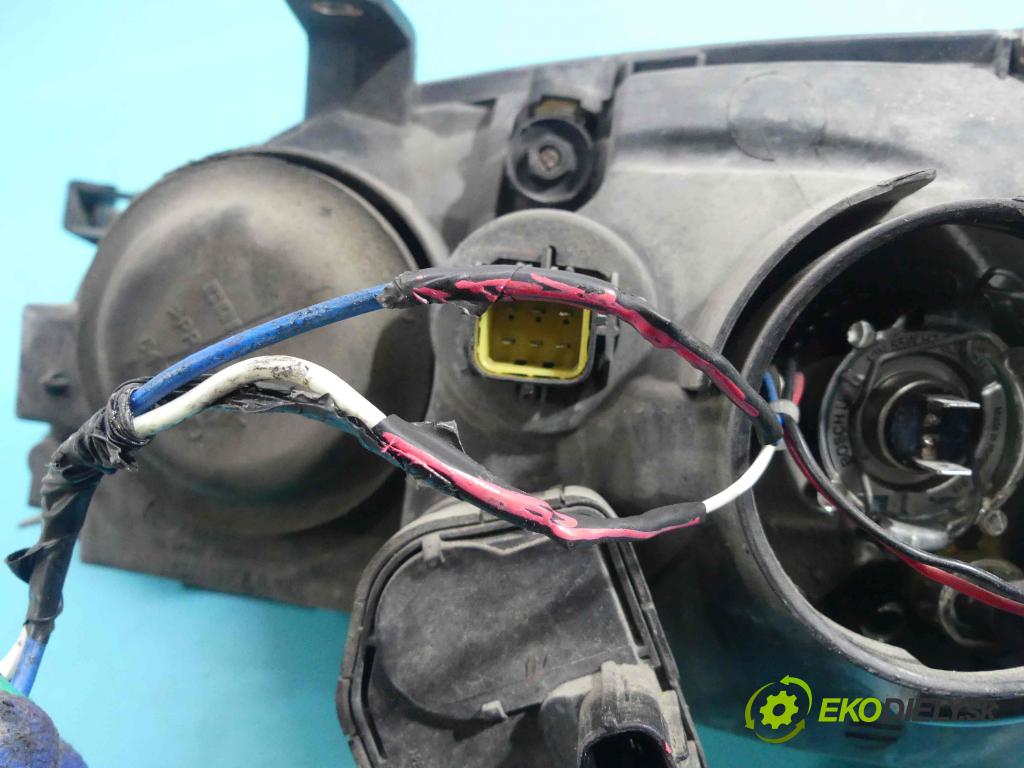 Toyota Avensis I T22 1997-2003 2.0 D4D 110 HP manual 81 kW 1995 cm3 5- Reflektor: pravý  (Pravé)