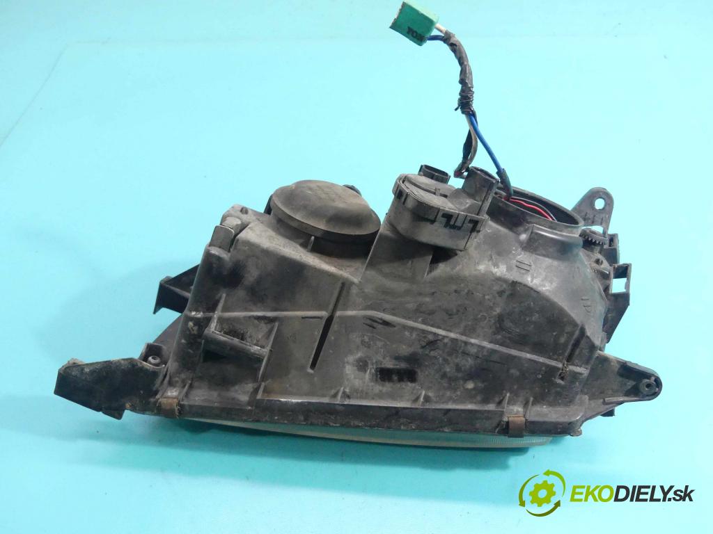 Toyota Avensis I T22 1997-2003 2.0 D4D 110 HP manual 81 kW 1995 cm3 5- Reflektor: pravý  (Pravé)