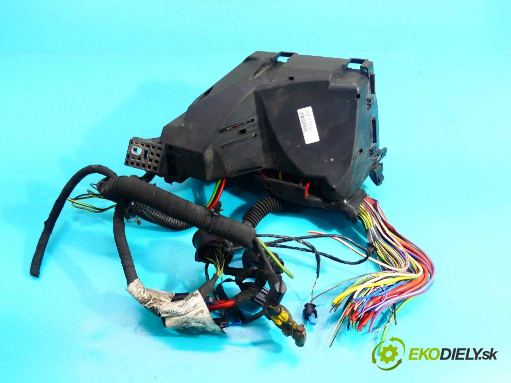 Land rover Discovery Sport 2014-2019 L550 2.0 td 150 hp manual 110 kW 1999 cm3 5- skříňka pojistková HK72-14A076-BB (Pojistkové skříňky)