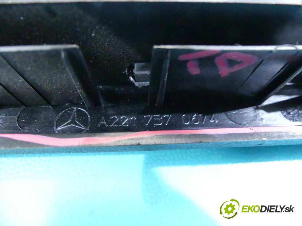 Mercedes S W221 2005-2013 2.1 cdi 204 hp automatic 150 kW 2143 cm3 4- lišta dveře zadní pravé A2217370674