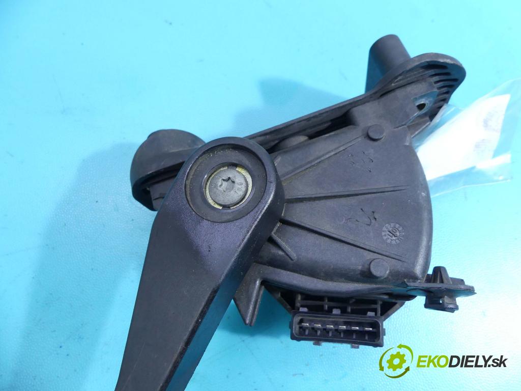 Volvo S80 I 1998-2006 2.5 tdi 140 HP automatic 103 kW 2461 cm3 4- pedále 30636004 (Pedále)