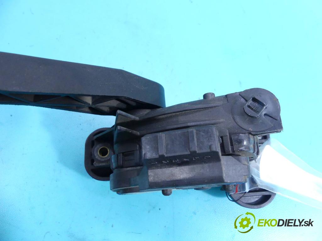 Volvo S80 I 1998-2006 2.5 tdi 140 HP automatic 103 kW 2461 cm3 4- pedále 30636004 (Pedále)