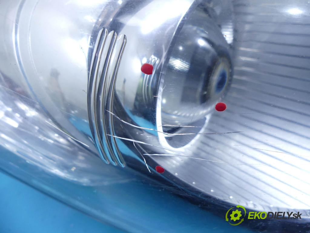 Hyundai Ix35 2.0 16v 163 HP manual 120 kW 1998 cm3 5- Reflektor: pravý 92102-2Y (Pravé)