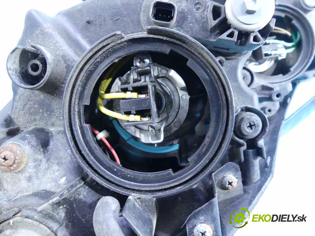 Hyundai Ix35 2.0 16v 163 HP manual 120 kW 1998 cm3 5- Reflektor: pravý 92102-2Y (Pravé)