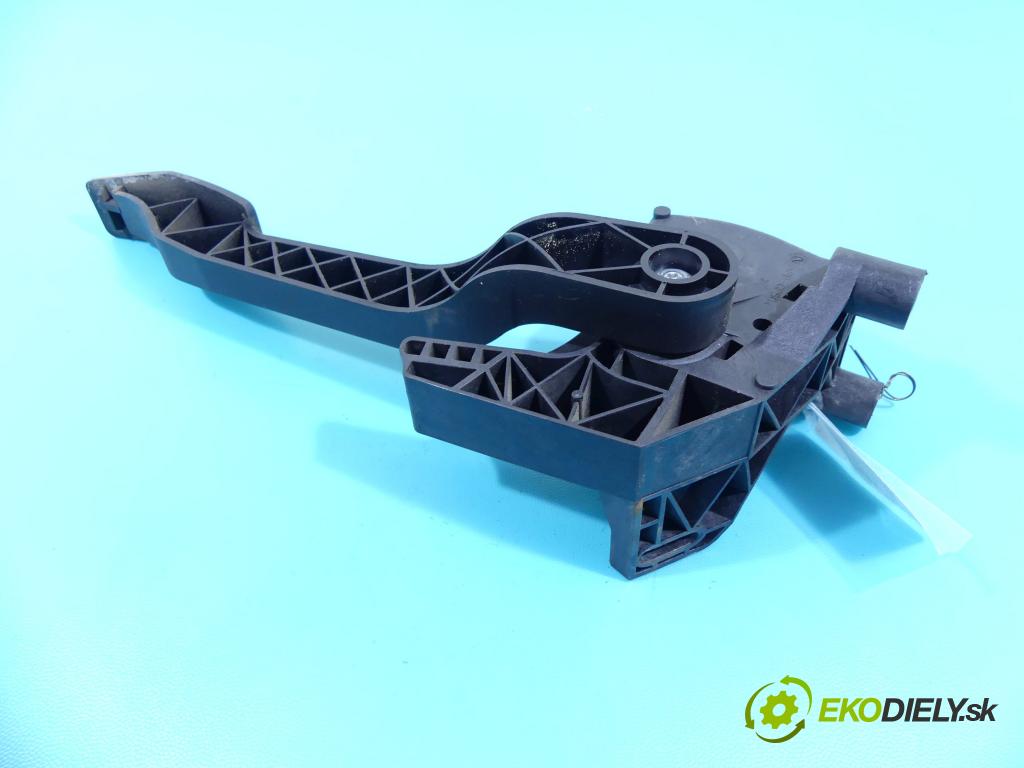 Opel Corsa C 2000-2006 1.7 dti 65 HP manual 48 kW 1686 cm3 3- pedále 9129423CL (Pedále)