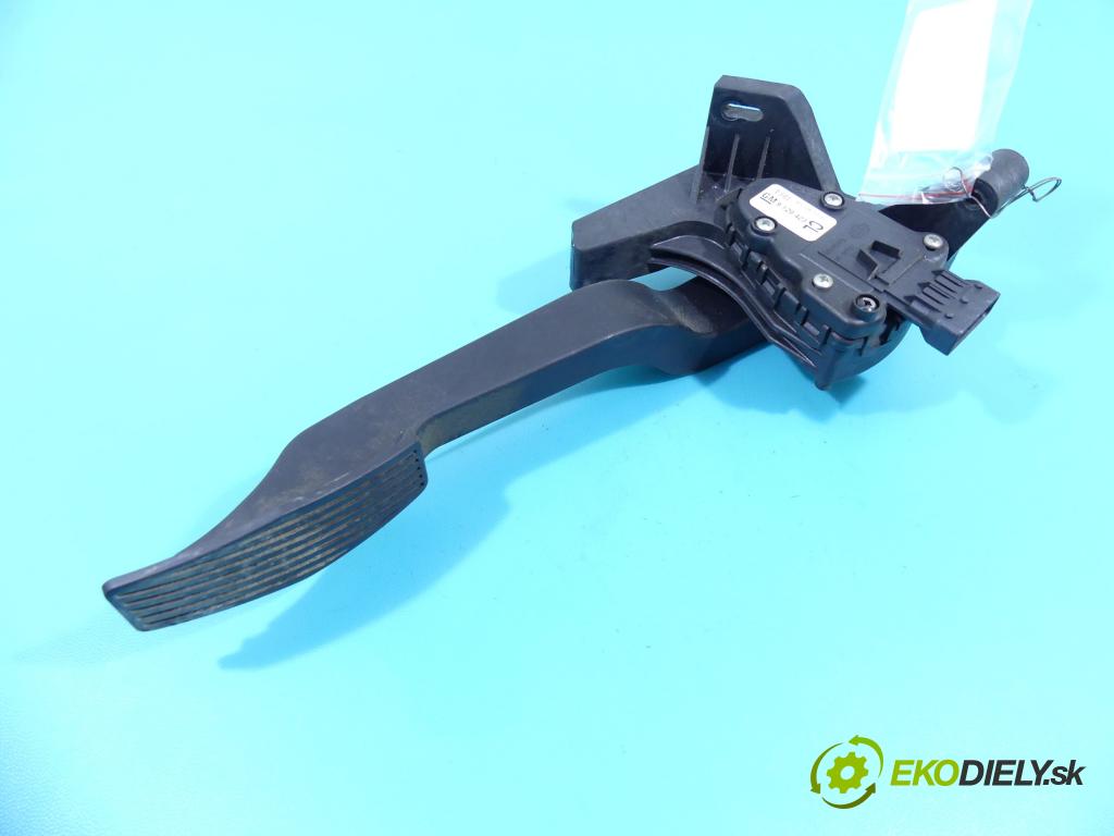 Opel Corsa C 2000-2006 1.7 dti 65 HP manual 48 kW 1686 cm3 3- pedále 9129423CL (Pedále)