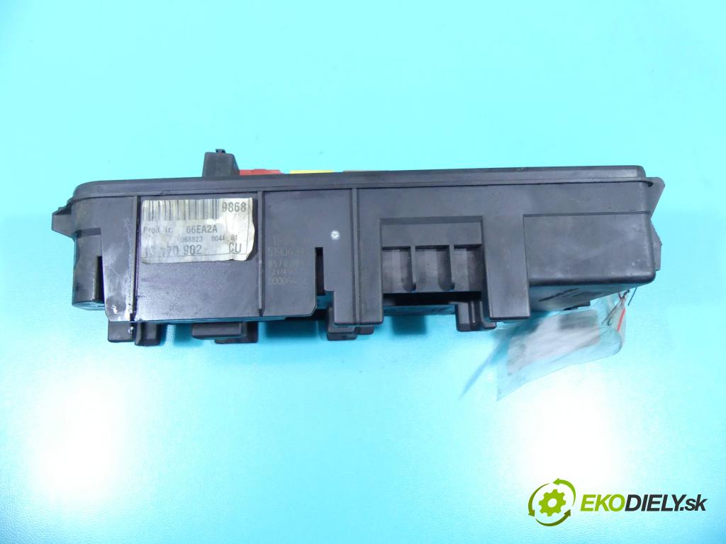 Opel Signum 3.0 cdti 177 hp manual 130 kW 2959 cm3 5- skříňka pojistková 13170902 (Pojistkové skříňky)