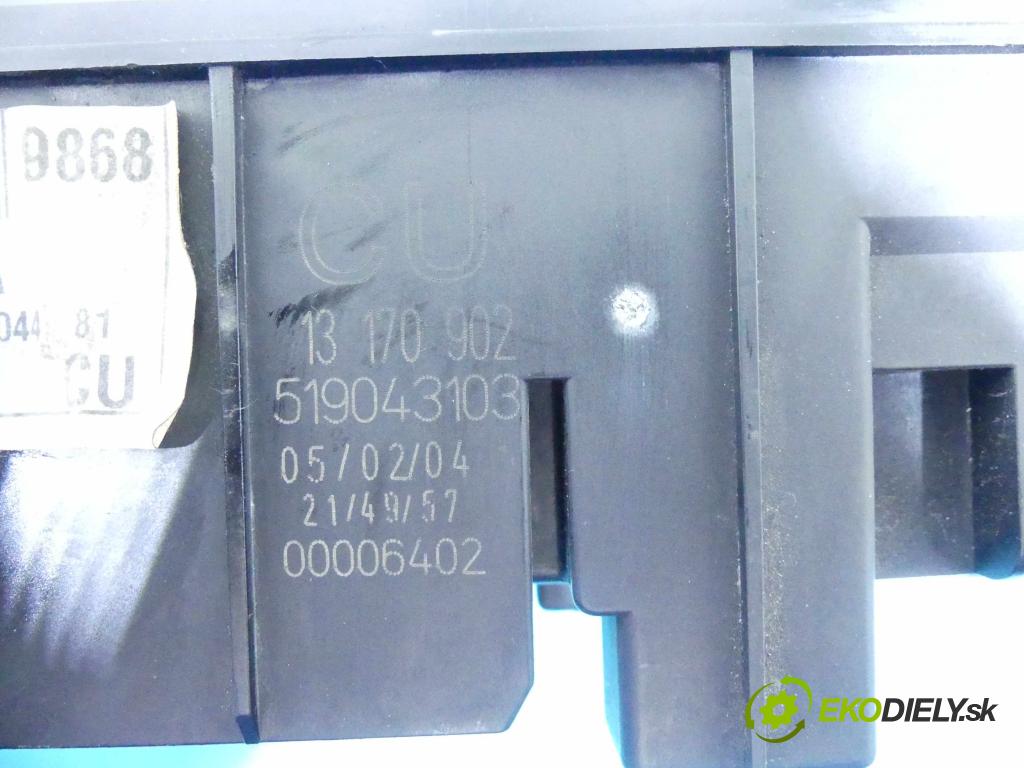 Opel Signum 3.0 cdti 177 hp manual 130 kW 2959 cm3 5- skříňka pojistková 13170902 (Pojistkové skříňky)