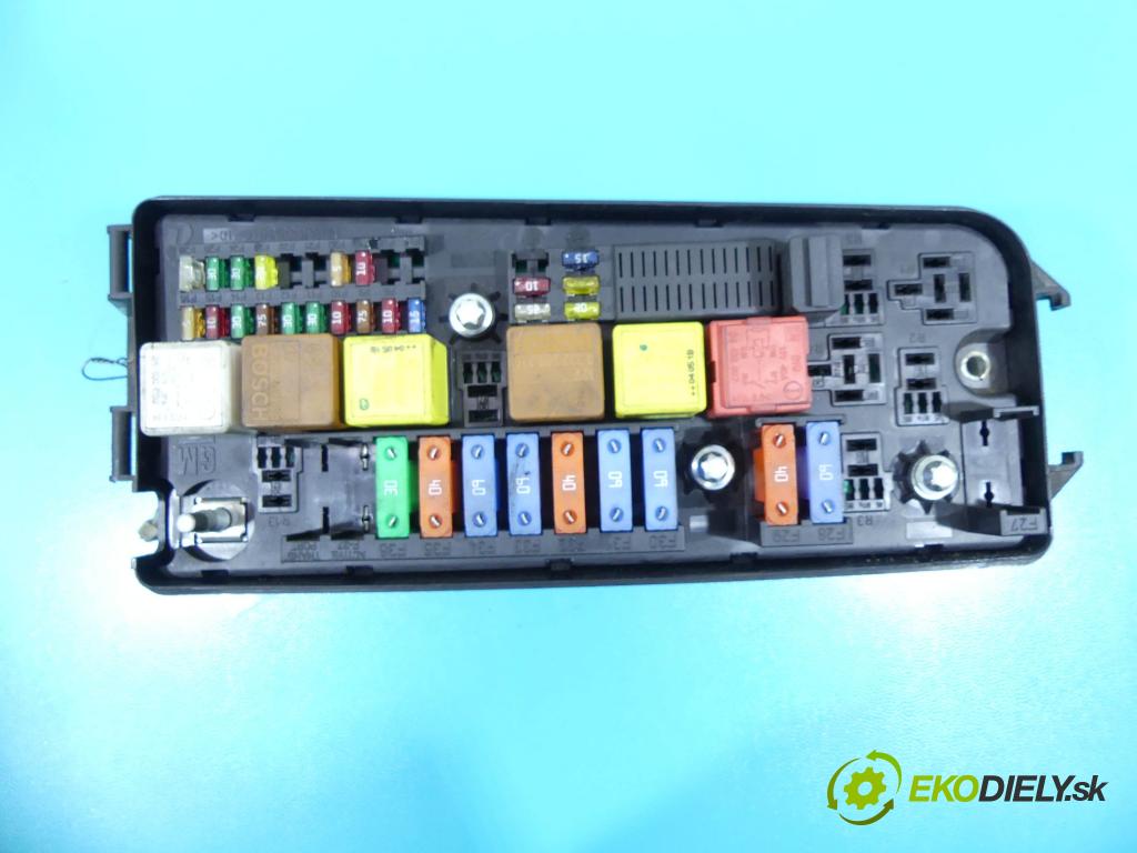 Opel Signum 3.0 cdti 177 hp manual 130 kW 2959 cm3 5- skříňka pojistková 13170902 (Pojistkové skříňky)