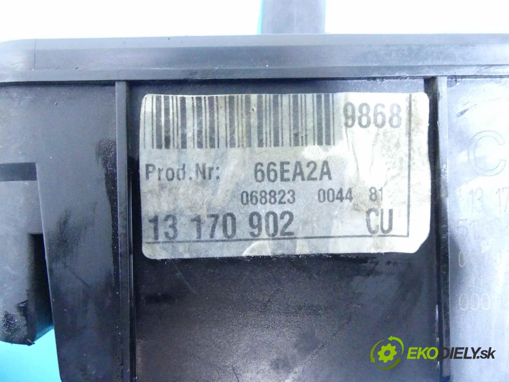 Opel Signum 3.0 cdti 177 hp manual 130 kW 2959 cm3 5- skříňka pojistková 13170902 (Pojistkové skříňky)