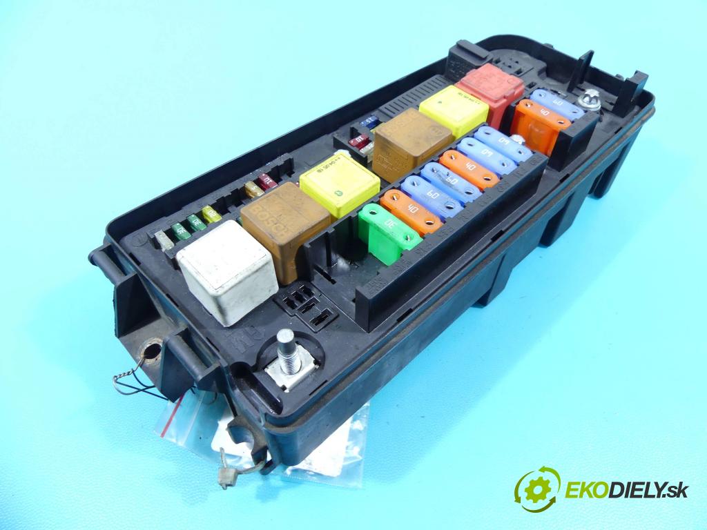 Opel Signum 3.0 cdti 177 hp manual 130 kW 2959 cm3 5- skříňka pojistková 13170902 (Pojistkové skříňky)