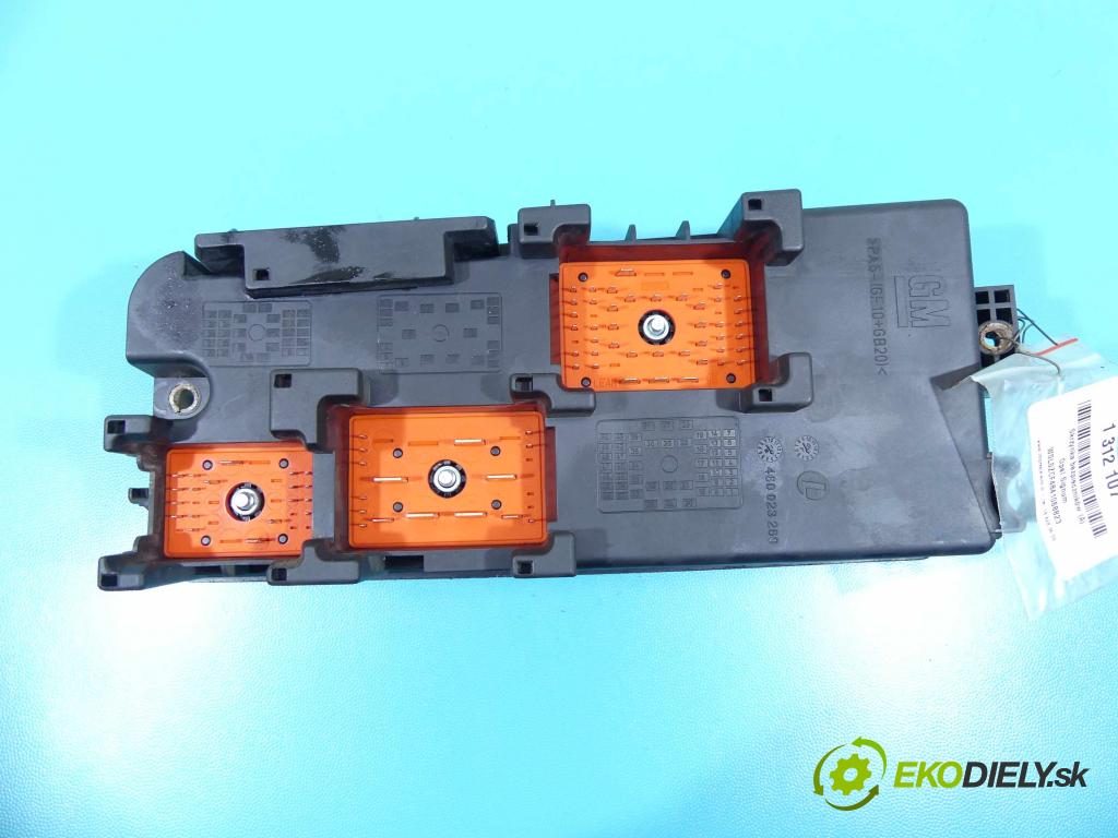 Opel Signum 3.0 cdti 177 hp manual 130 kW 2959 cm3 5- skříňka pojistková 13170902 (Pojistkové skříňky)