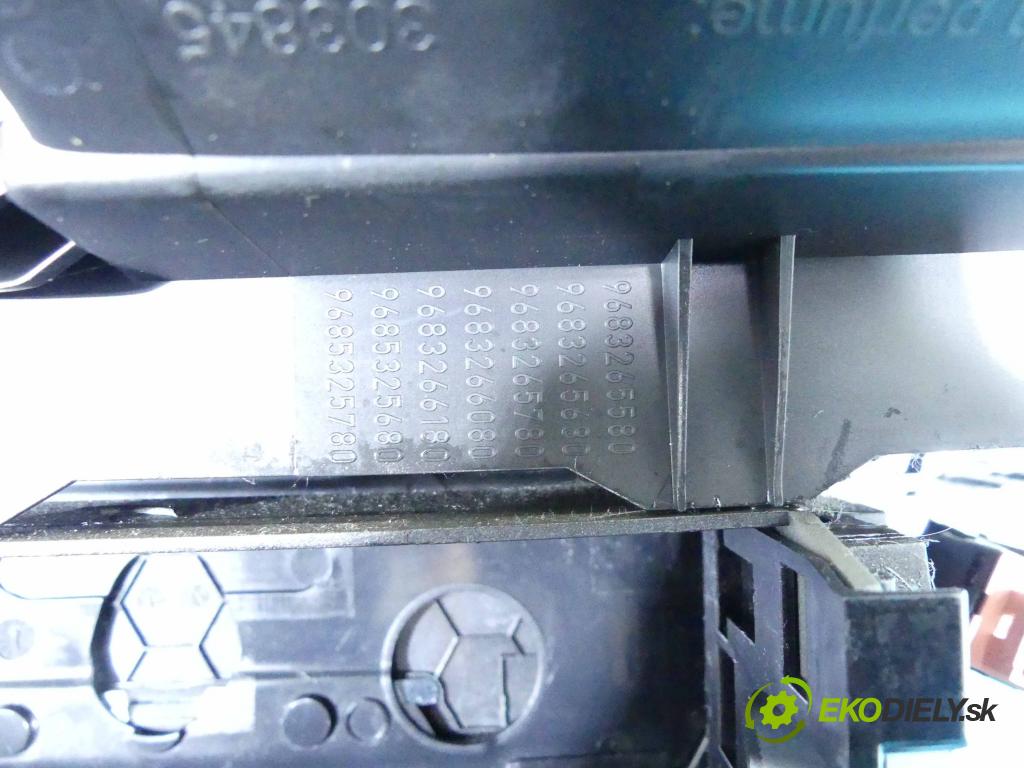 Citroen C4 Grand picasso I 2006-2013 2.0 hdi 136 HP automatic 100 kW 1997 cm3 5- Mřížka: kúrenia stredová 9683265580 (Mriežky kúrenia (fukáre))